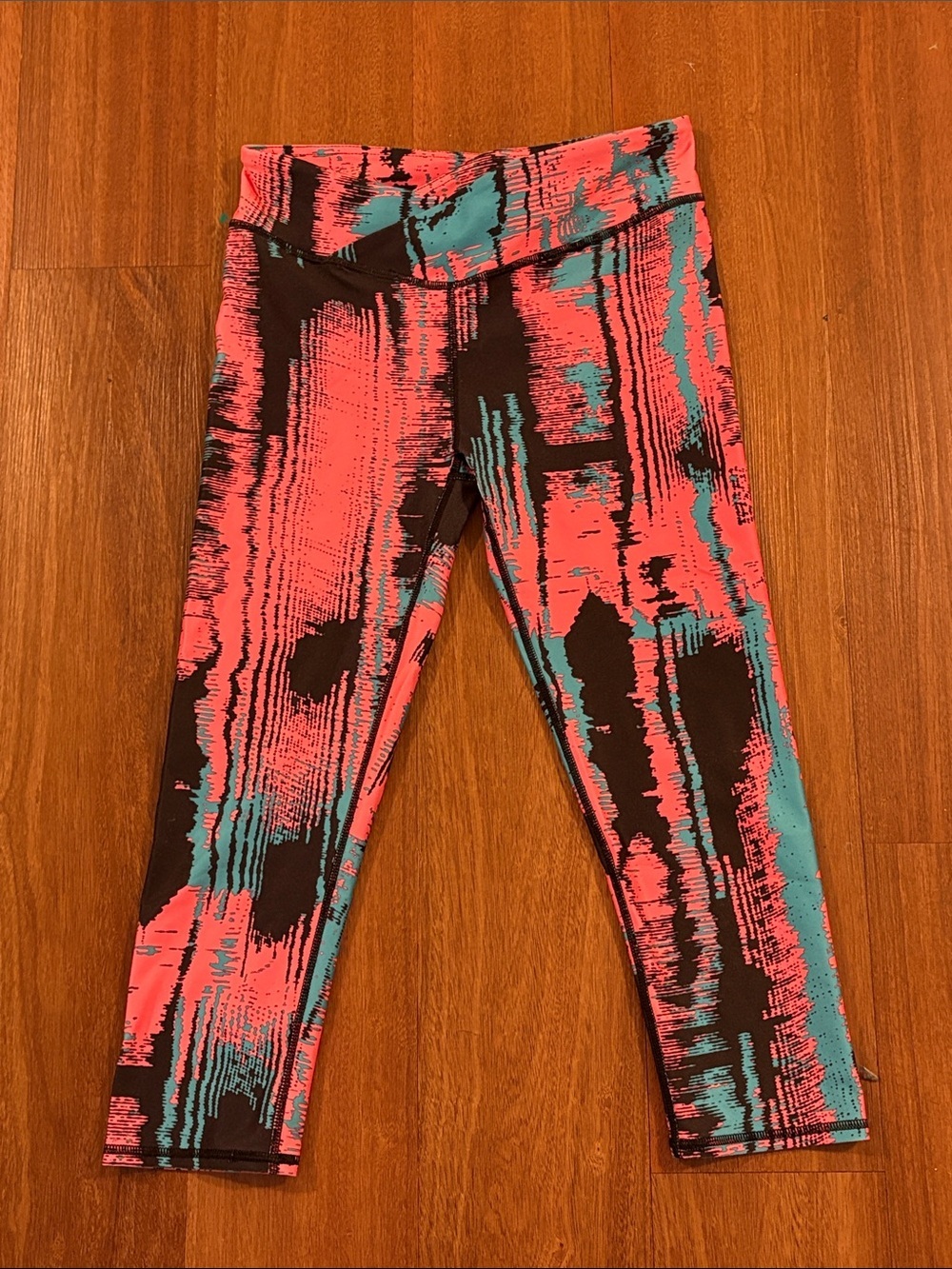 Fabletics Women’s S High Rise Crossover Capri Leggings Coral Teal Black